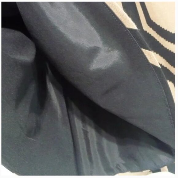 TRINA TURK TOP SIZE SMALL TRUMPET SLEEVES - Picture 6 of 7